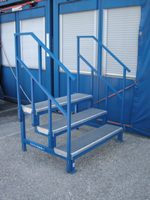 [301195/0002] Treppe mit Geländer für Fäkalientank